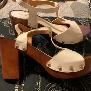 🔵 Lady Godiva Sandals